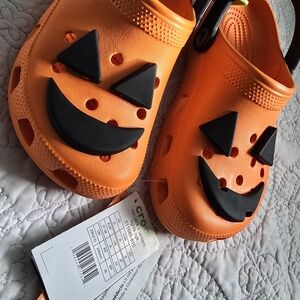 Crocs Kids Halloween Jack O Lantern Light Up Clogs - Orange and Black